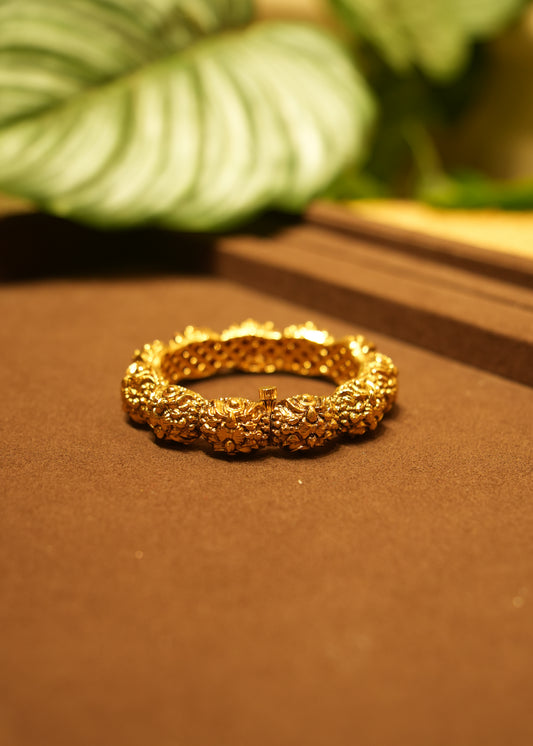 Anarkali Textured Gold Nakashi Kada Bangle Pair