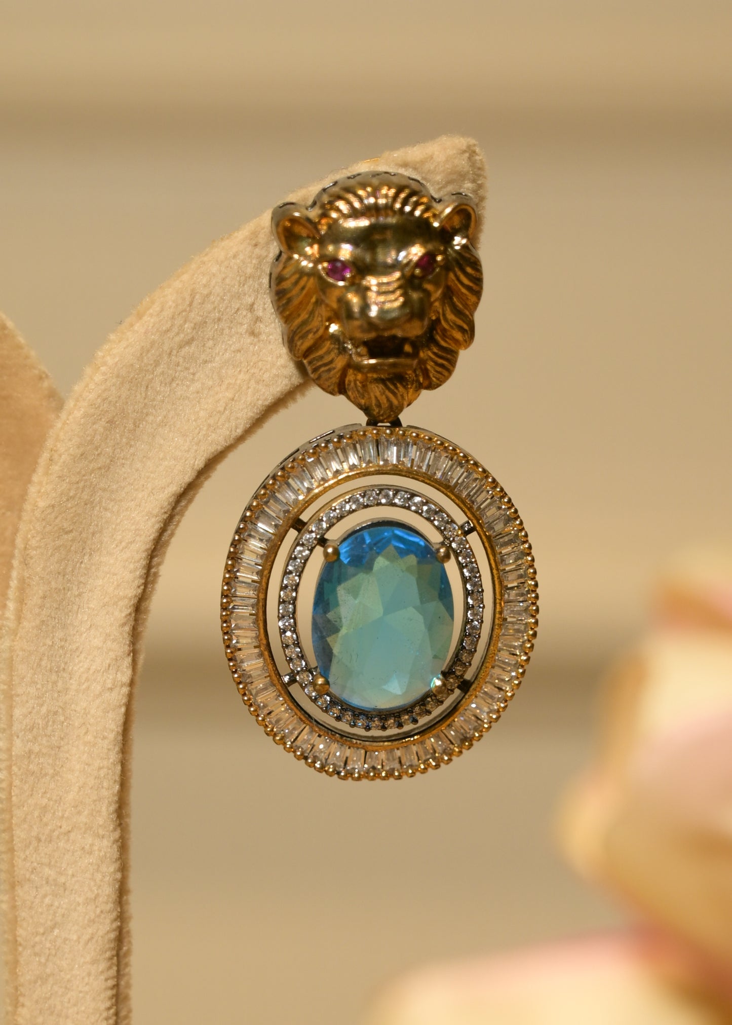 Royal Crest Aqua Blue Crystal Centre Stone Earrings