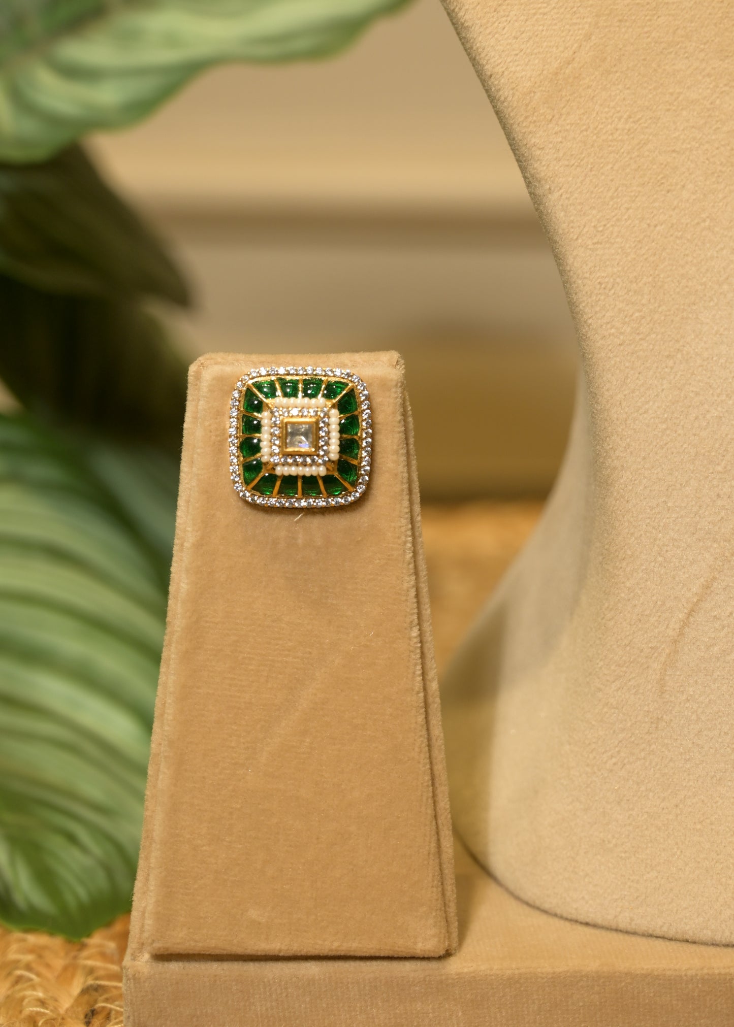 Emerald Green Pearl & Stud Choker Set