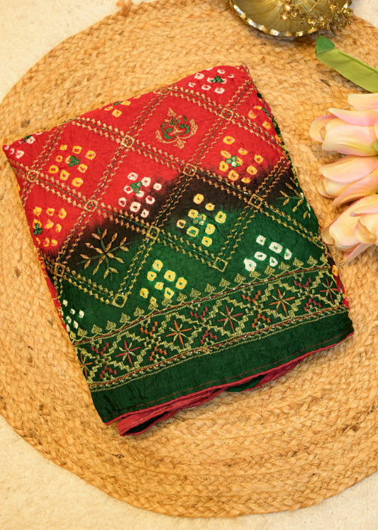 Green & Red Bhandhani Gajji Contrasting Saree with Unstitched Blouse