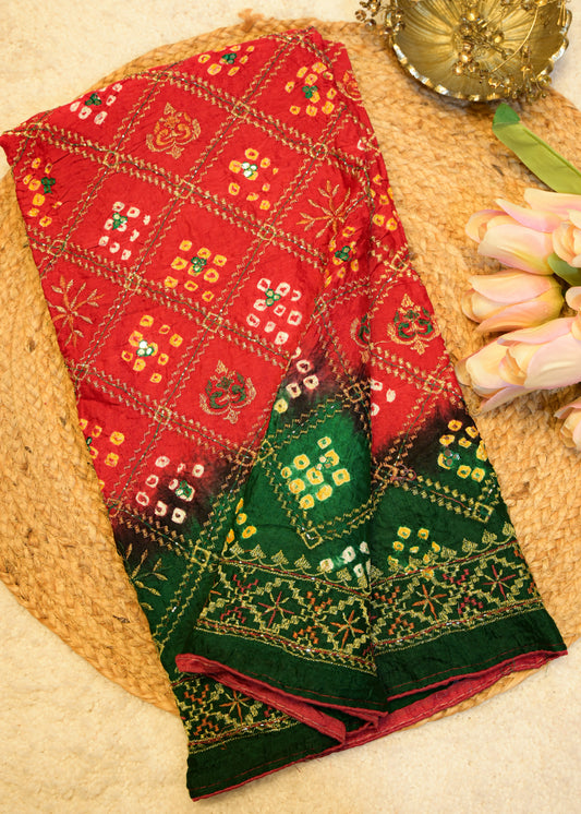 Green & Red Bhandhani Gajji Contrasting Saree with Unstitched Blouse